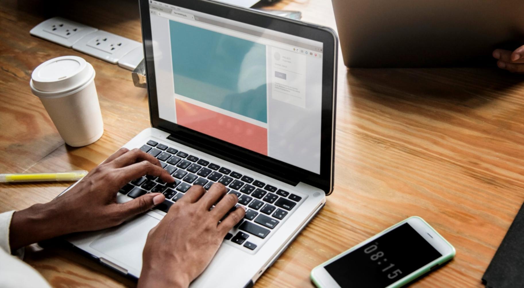 Team arbeitet an Content-Strategien